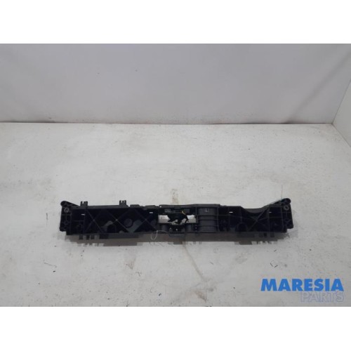 Renault - Clio - Lock plate