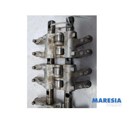 Renault - Twingo - Rocker arm shaft