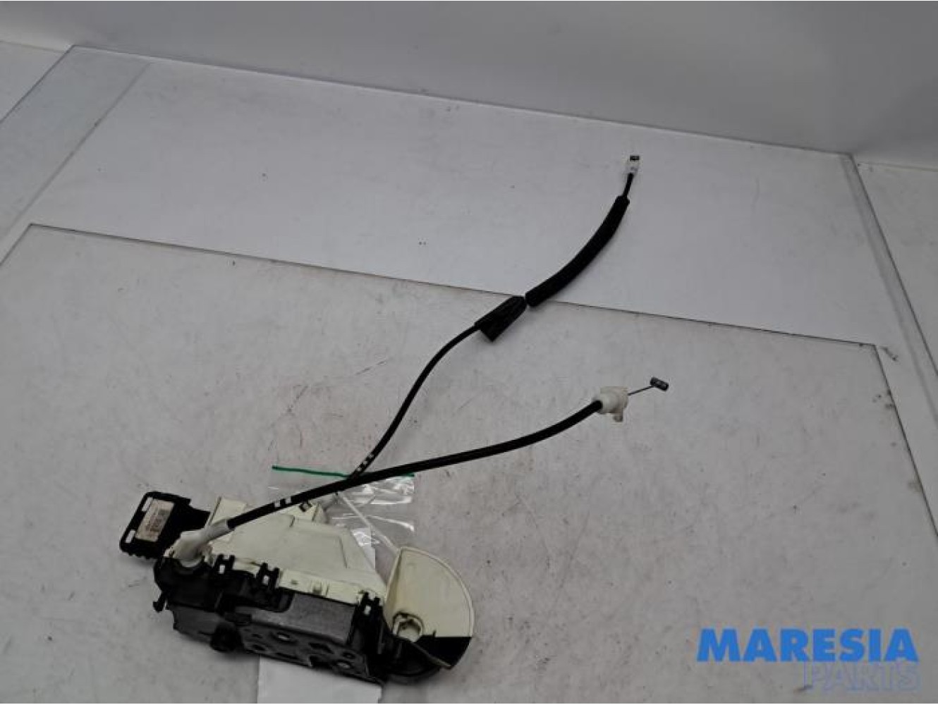 Peugeot - 3008 - Door lock mechanism 4-door, front left