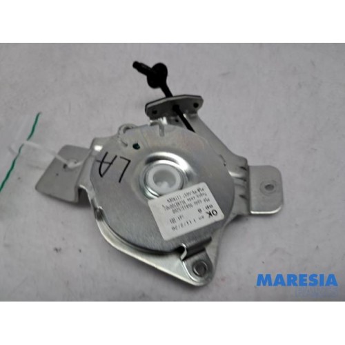 Peugeot - 3008 - Tailgate hinge