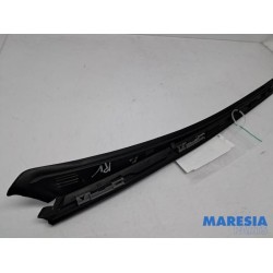Peugeot - 3008 - Frontscreen frame