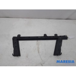 Renault - Clio - Radiator bar