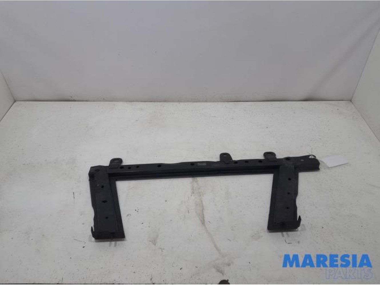 Renault - Clio - Radiator bar