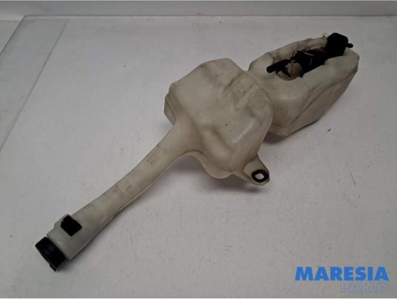 Fiat - 500 - Front windscreen washer reservoir
