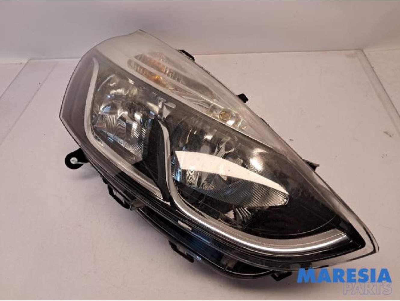 Renault - Clio - Headlight, right