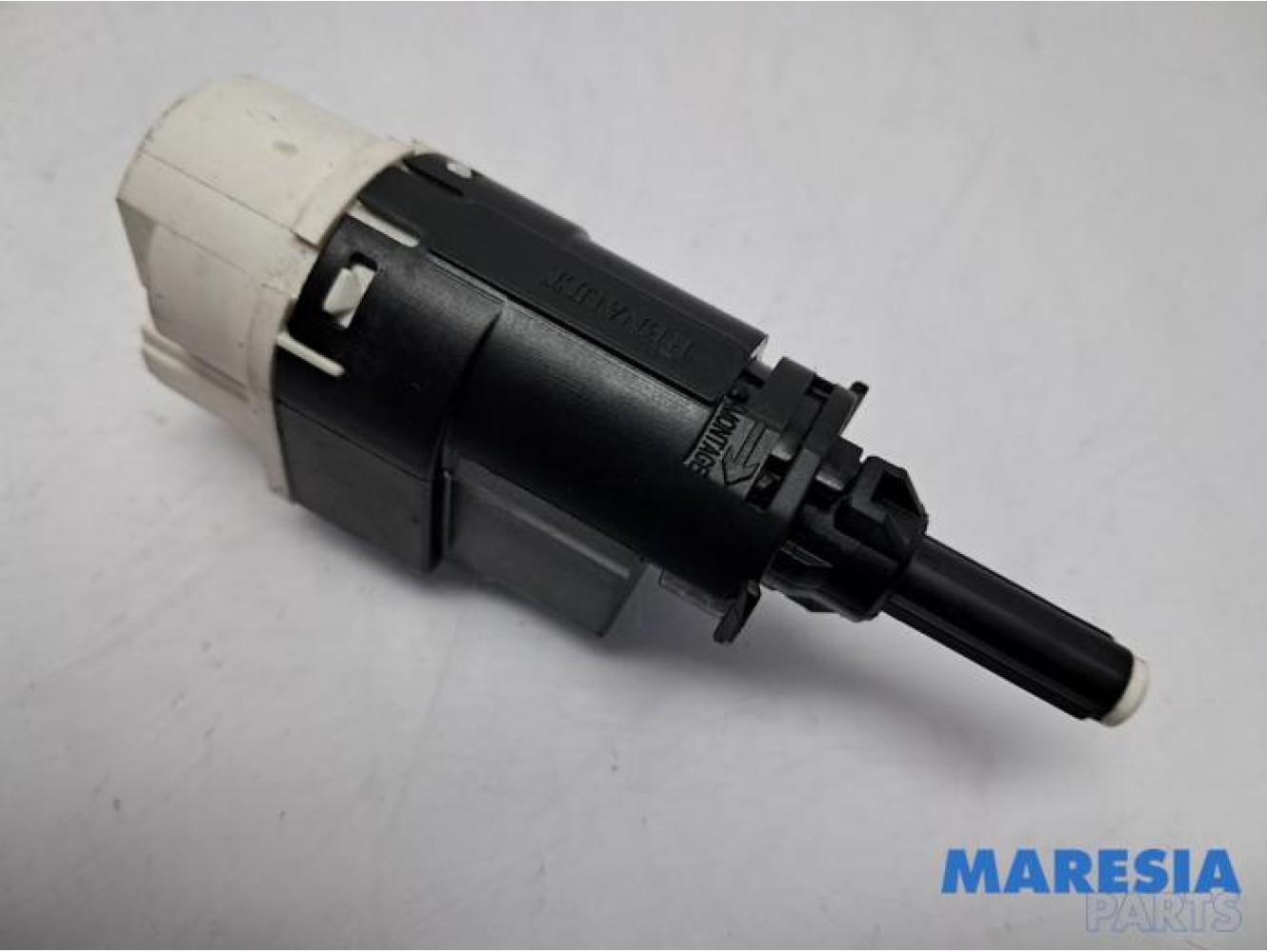 Renault - Clio - Brake light switch