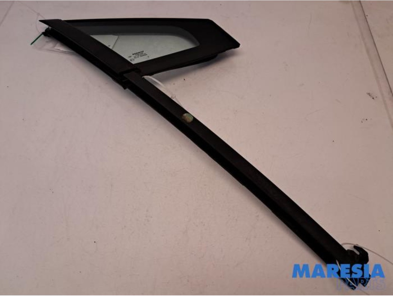 Renault - Clio - Quarter light, front right