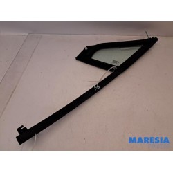 Renault - Clio - Quarter light, front right