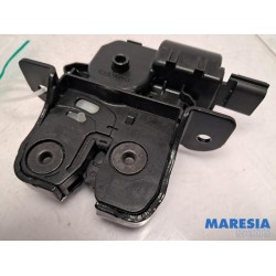 Renault - Clio - Tailgate lock mechanism