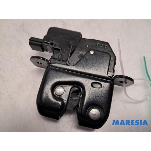 Renault - Clio - Tailgate lock mechanism