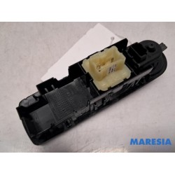 Renault - Clio - Multi-functional window switch
