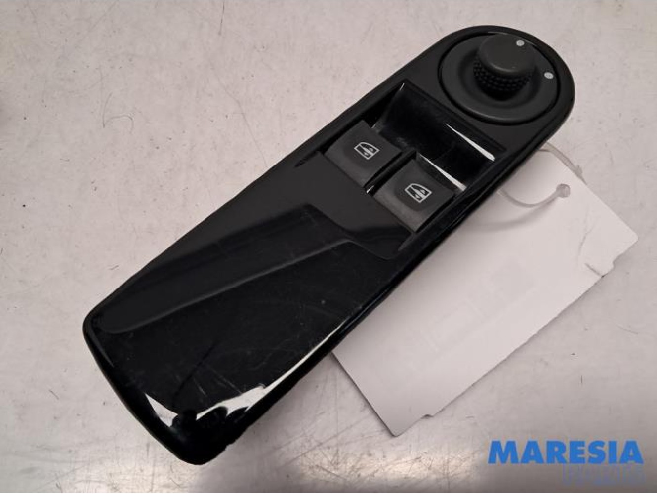 Renault - Clio - Multi-functional window switch