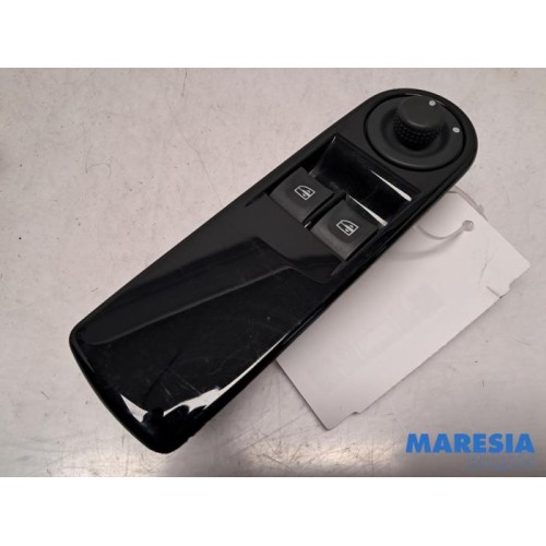 Renault - Clio - Multi-functional window switch