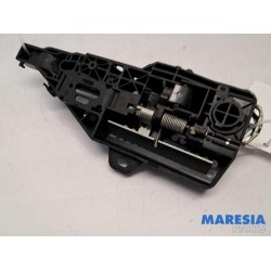 Renault - Clio - Front door handle 4-door, right