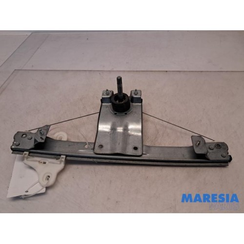 Renault - Clio - Rear door window mechanism 4-door, right