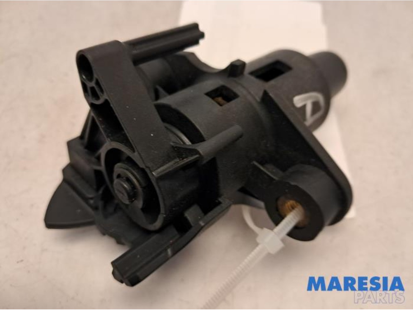 Peugeot - 107 - Tailgate lock mechanism