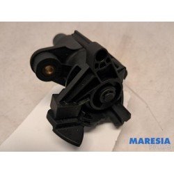 Peugeot - 107 - Tailgate lock mechanism