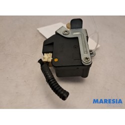 Peugeot - 107 - Tailgate lock mechanism