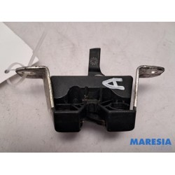 Peugeot - 107 - Tailgate lock mechanism
