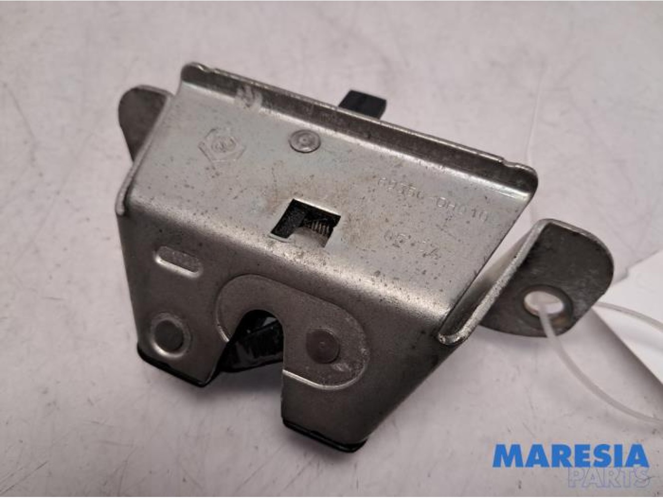 Peugeot - 107 - Tailgate lock mechanism