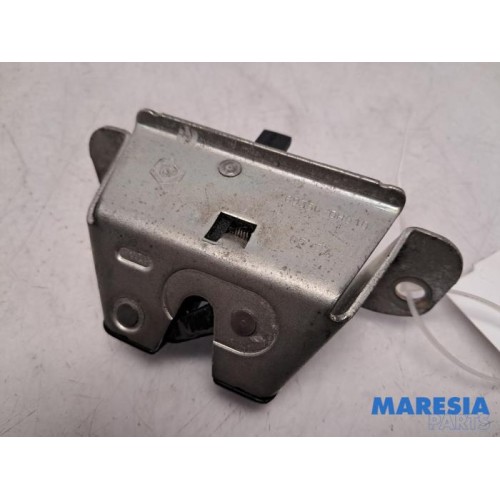 Peugeot - 107 - Tailgate lock mechanism