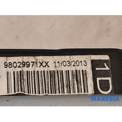 Peugeot - 208 - Front seatbelt, right