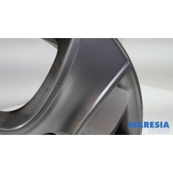 Renault - Clio - Wheel