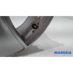 Renault - Clio - Wheel