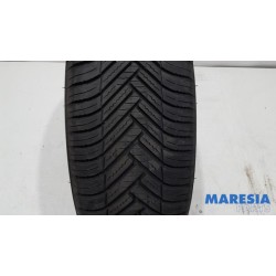 Peugeot - 208 - Tyre
