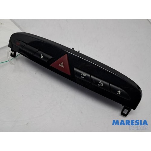 Peugeot - RCZ - Panic lighting switch