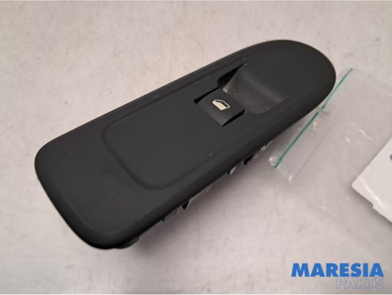 Peugeot - RCZ - Electric window switch