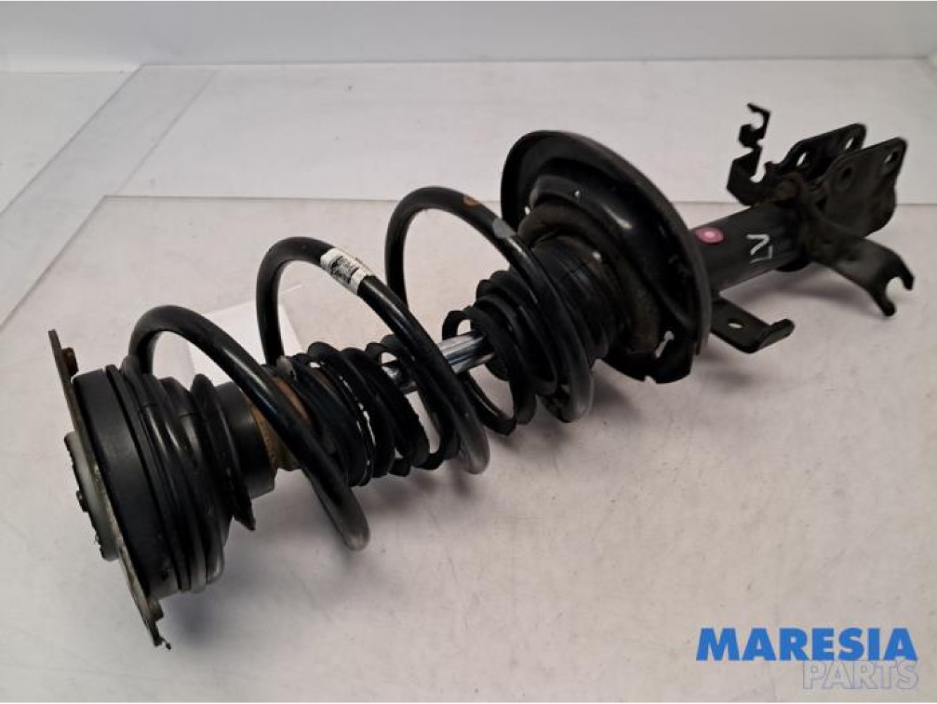Renault - Clio - Front shock absorber rod, left