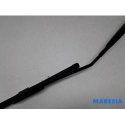 Renault - Clio - Front wiper arm