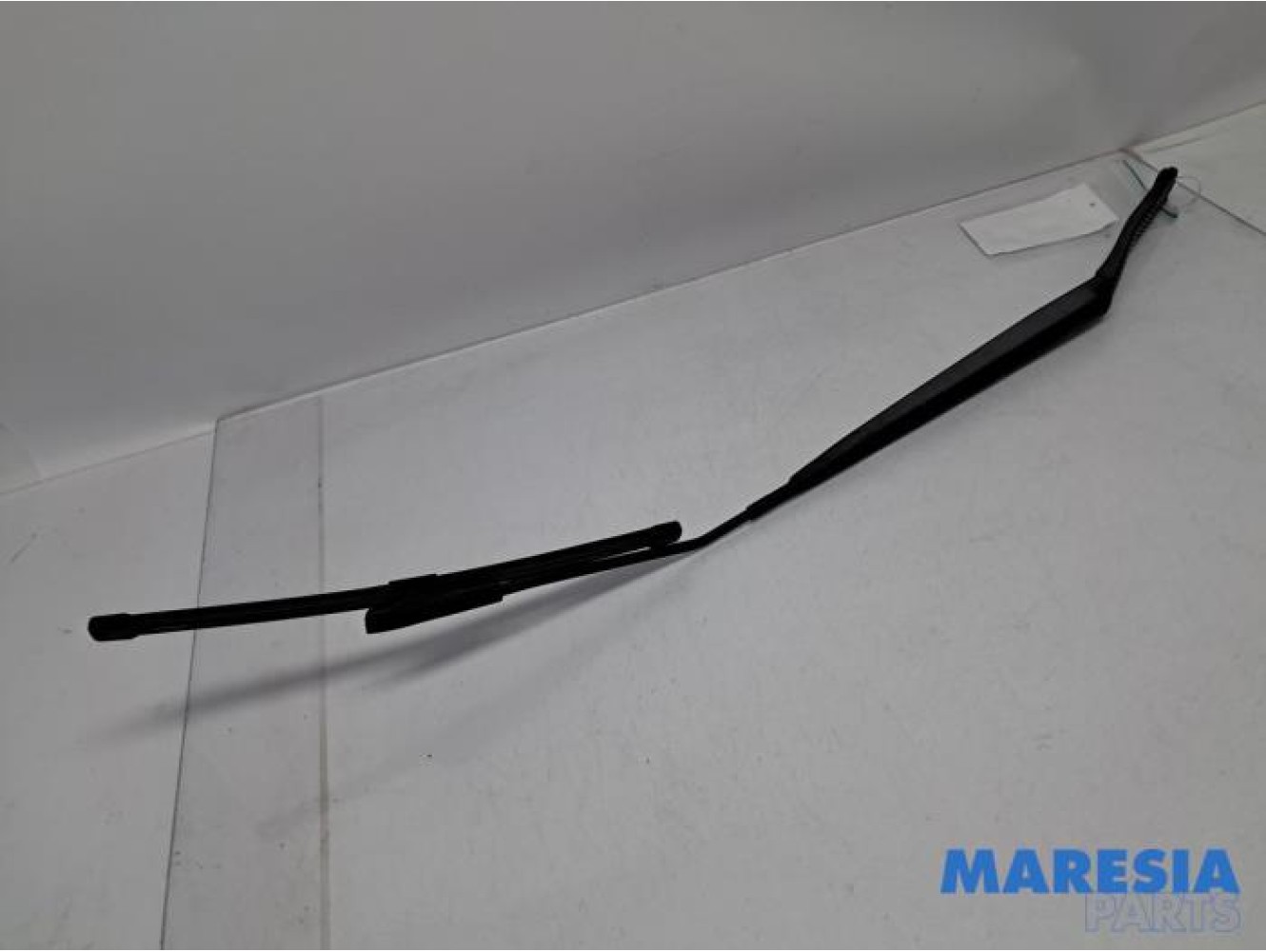 Renault - Clio - Front wiper arm