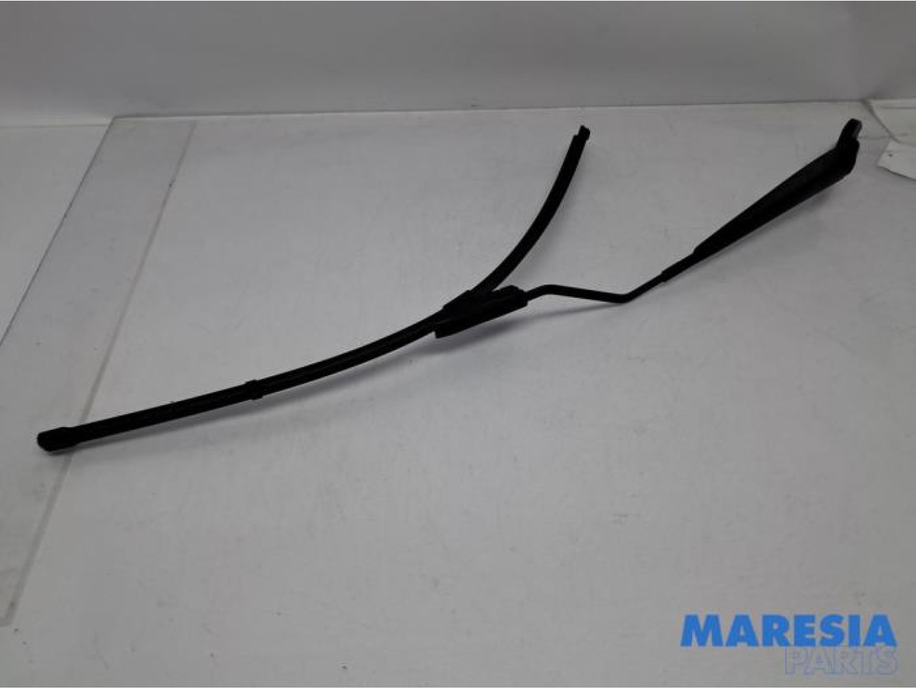 Renault - Clio - Front wiper arm