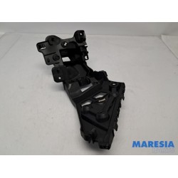 Renault - Clio - Rear bumper frame