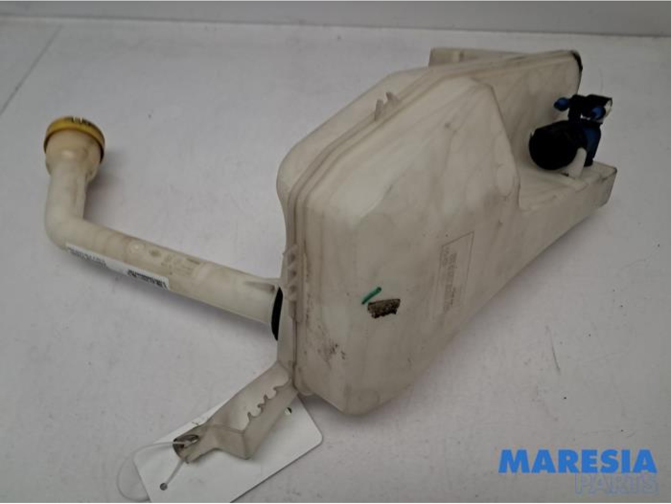 Renault - Clio - Front windscreen washer reservoir