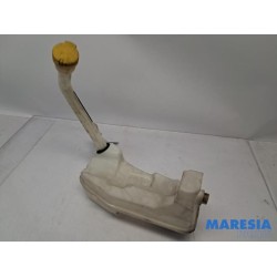 Renault - Clio - Front windscreen washer reservoir