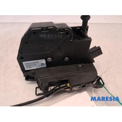 Renault - Clio - Front door lock mechanism 4-door, right