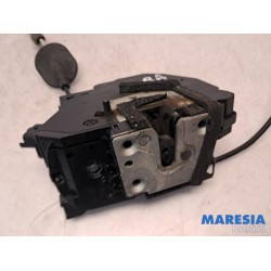 Renault - Clio - Rear door mechanism 4-door, right