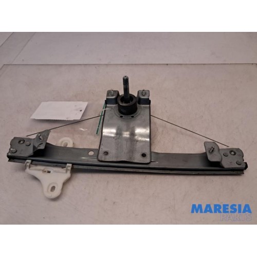 Renault - Clio - Rear door window mechanism 4-door, right