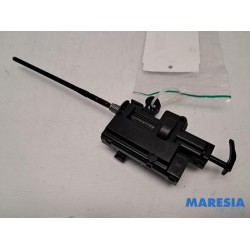 Renault - Clio - Tank flap lock motor