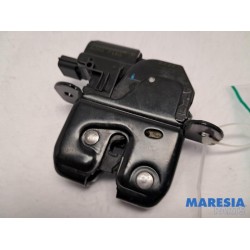 Renault - Clio - Tailgate lock mechanism