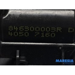Renault - Clio - Tailgate lock mechanism