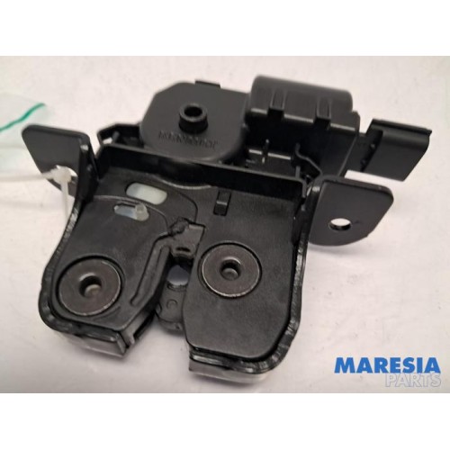Renault - Clio - Tailgate lock mechanism