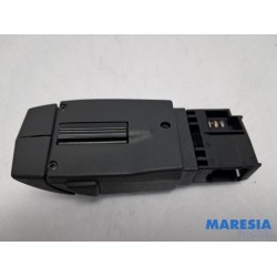 Renault - Clio - Steering wheel mounted radio control