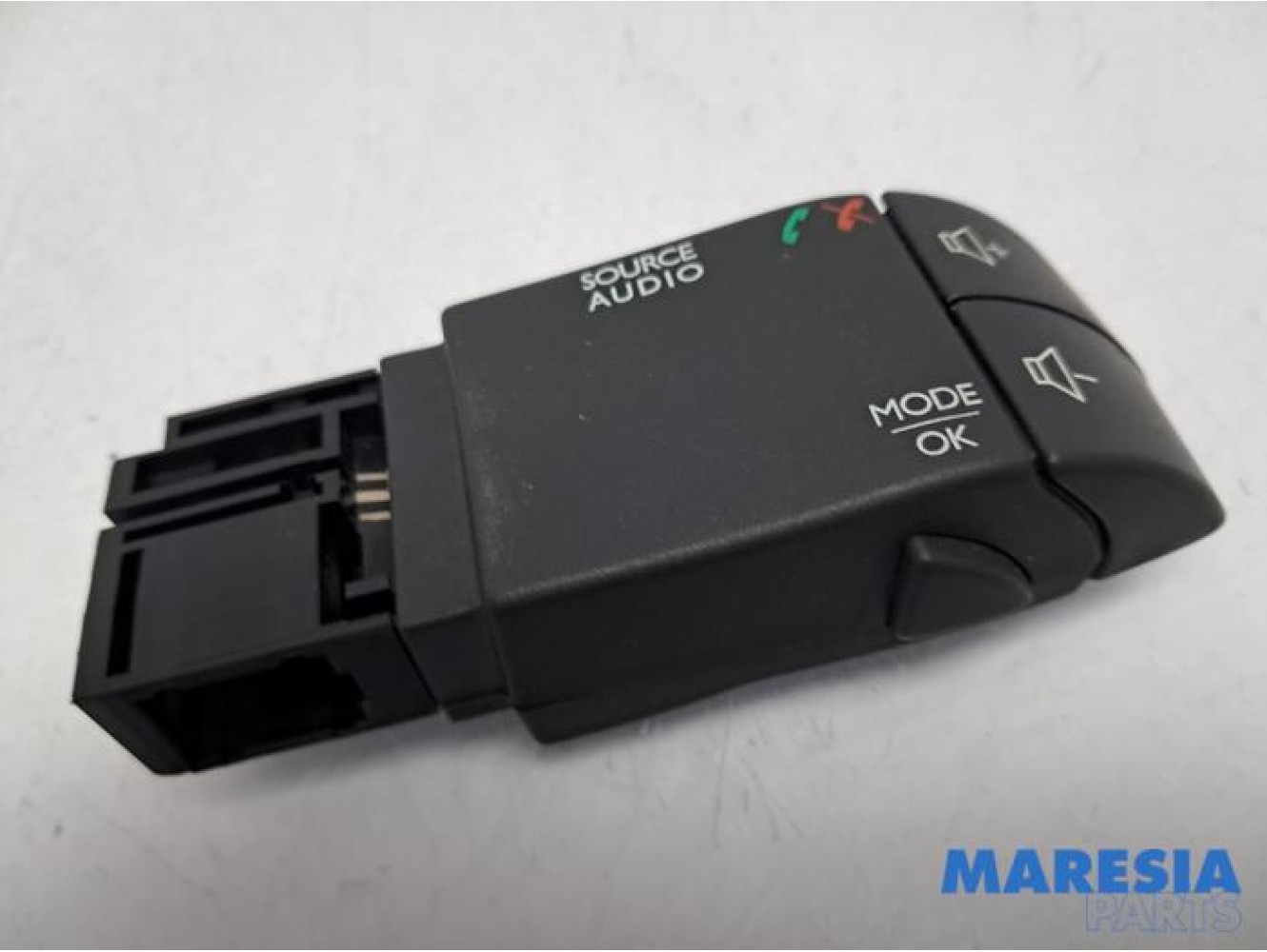 Renault - Clio - Steering wheel mounted radio control