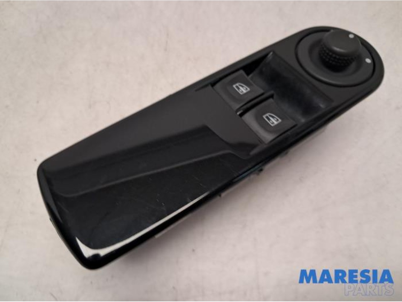 Renault - Clio - Multi-functional window switch