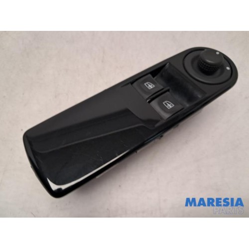 Renault - Clio - Multi-functional window switch
