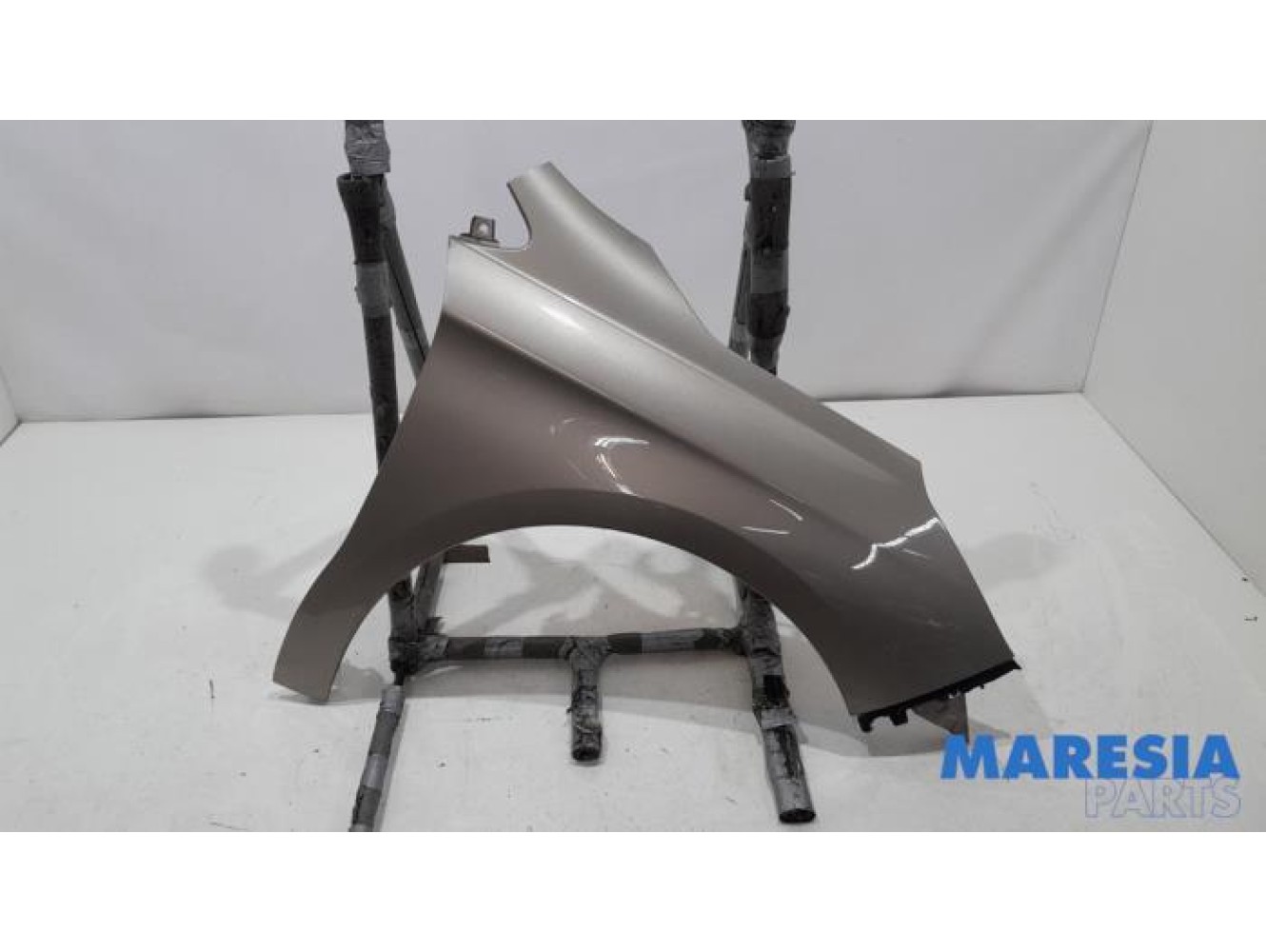 Citroen - C4 - Front wing, right